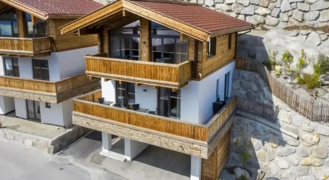 Шале Stylish Alpine Chalet With Carport