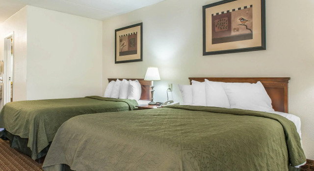 Четырёхместный номер Standard Rodeway Inn Brookville