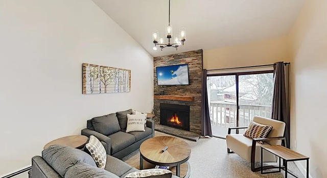 New Listing! Sparkling 4 Min. From Lifts 3 Bedroom Condo