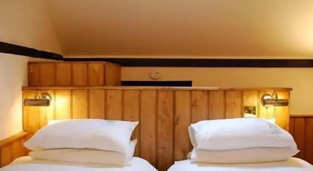 The Plume of Feathers, Buchen Sie Pension Farnham 
