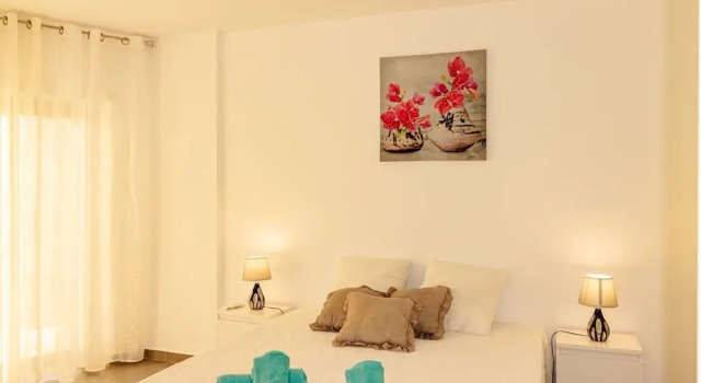 Inviting 2-bed Apartment in Armação de Pêra, Rezerwuj Apartament Hotele w Algarve z parkingiem, Parking