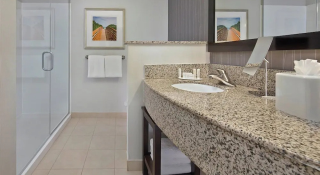 Двухместный номер Standard с балконом Courtyard by Marriott Stuart