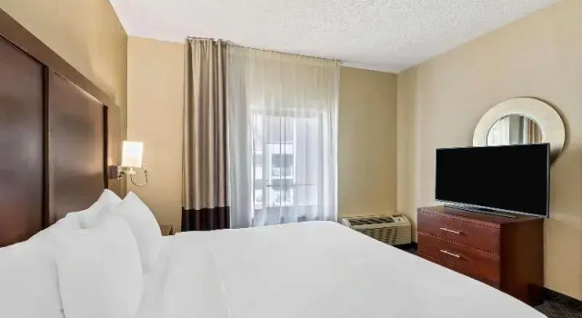 Двухместный люкс с балконом Comfort Inn Roswell-Dunwoody