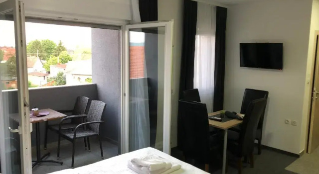Студия с балконом Hostel Mali Pariz