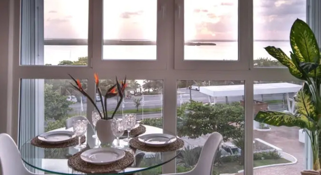 Апартаменты CHIC- Newly Renovated 1 BDR at the best beach