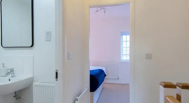 Коттедж Fantastic House - Near Kempston Town Centre