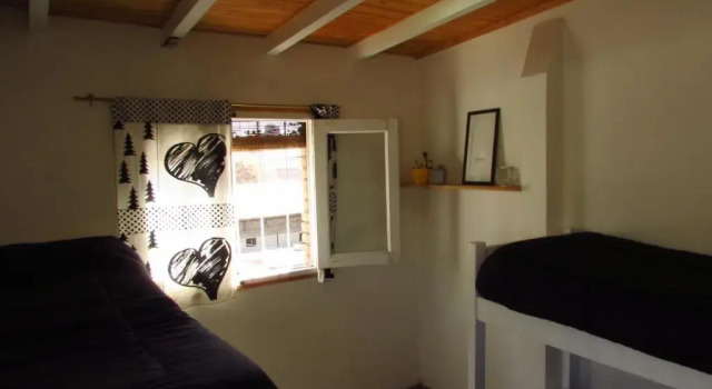 Кровать в общем номере Mora Hostel