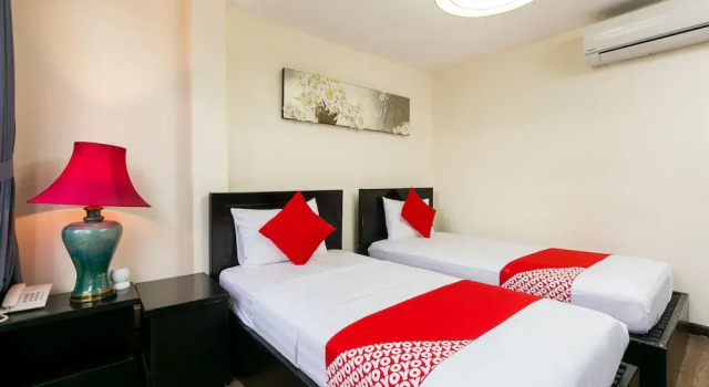 Oyo 438 Small Bay Hotel, Забронировать Отель Район 1 Хошимин, рядом с Nowzone Fashion Mall