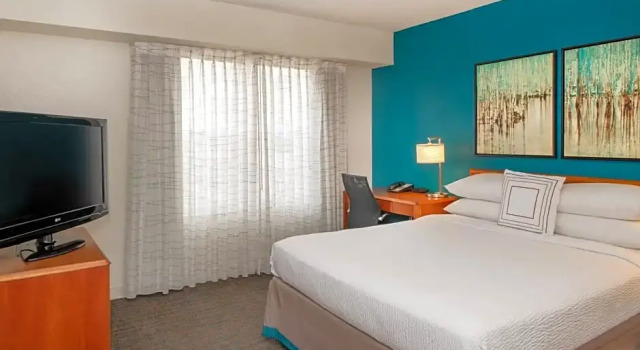 Четырёхместный люкс с 2 комнатами Residence Inn by Marriott Newark Silicon Valley