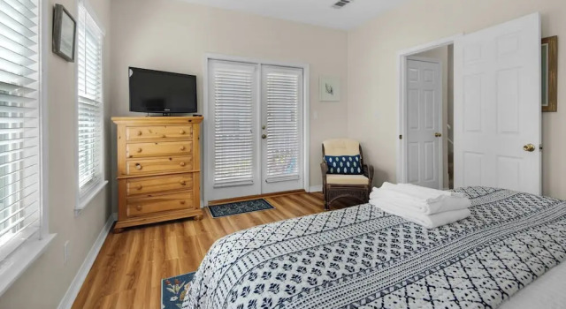 Коттедж с балконом и с видом на сад South of 30a~short Walk to the Beach, Restaurants and More!