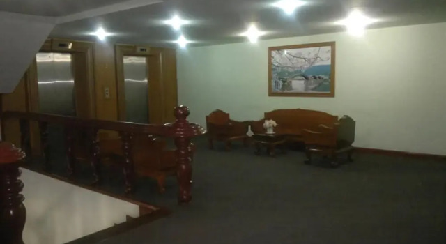 PathumThani Place Hotel, Rezervovat Hotel Hotely v Central Thailand s parkováním, Parkování