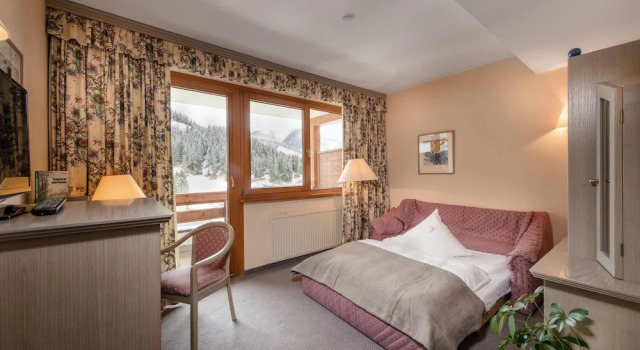 Люкс с балконом и с видом на горы Hotel St. Oswald