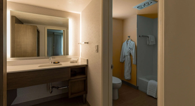 Двухместный номер Standard с видом на сад West Beach Inn, a Coast Hotel
