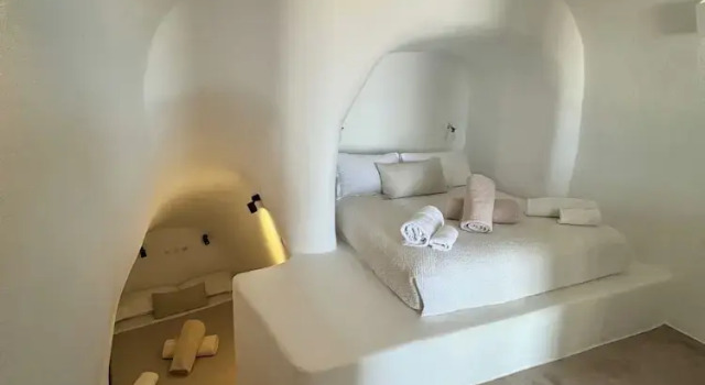 Коттедж с балконом Spitia Santorini Villa Collection