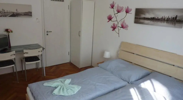 Plaza Rooms