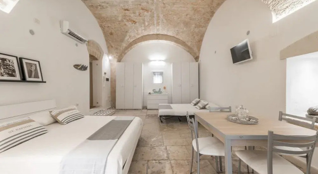 Stone Apartment M8 Bari City Center, Забронировать Апартаменты/квартира Бари Bari Province, рядом с Малый театр