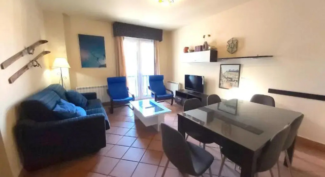 Plaza Andalucía Edificio Enebro 4-6 pax, Varaa Hotelli Pradollano 