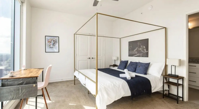 King Louis's Luxurious 2BR Penthouse W/balcony by Cozysuites, Забронировать Отель Отели Луисвилл 3 звезды, рядом с Broadway Theatre, 3*