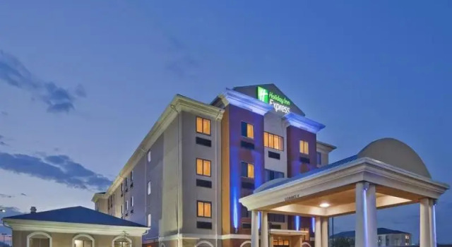 Люкс Economy Holiday Inn Express & Suites Midwest City by IHG