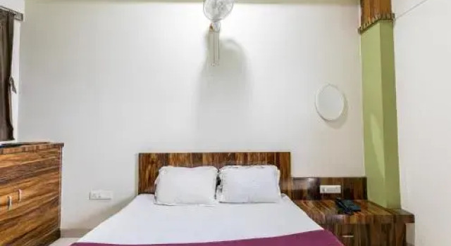 Hotel Surbhi, Забронировать Отель Отели Бхаяндар с парковкой, Парковка