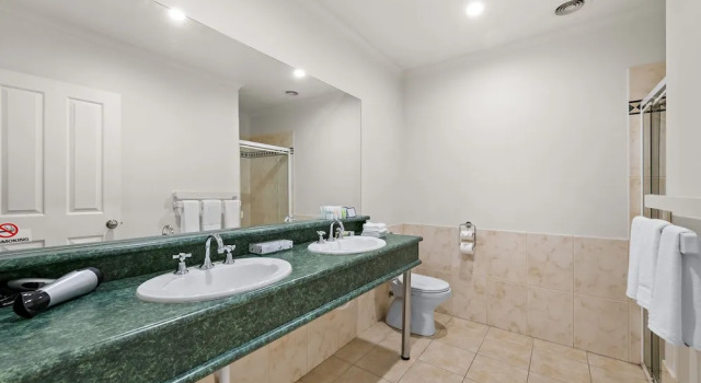 Семейный люкс с 2 комнатами Rowville International Hotel