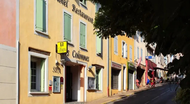 Hotel des Colonnes, Rezervasyon Otel Greoux-les-Bains Cadarache