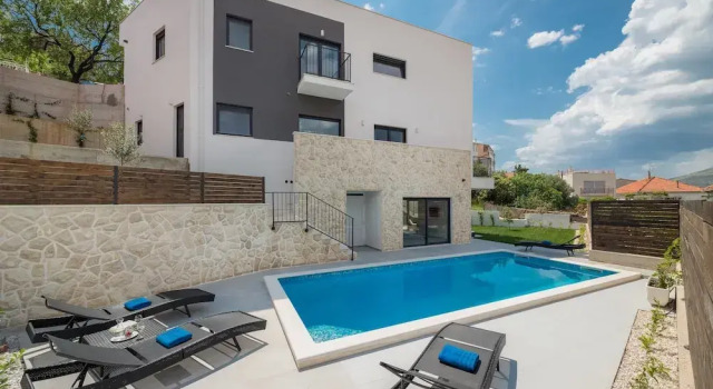 Вилла Villa Salt - 10 people, heated pool, Trogir, near beach & Split airport