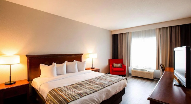 Двухместный номер Standard Country Inn & Suites by Radisson, Wilson, NC