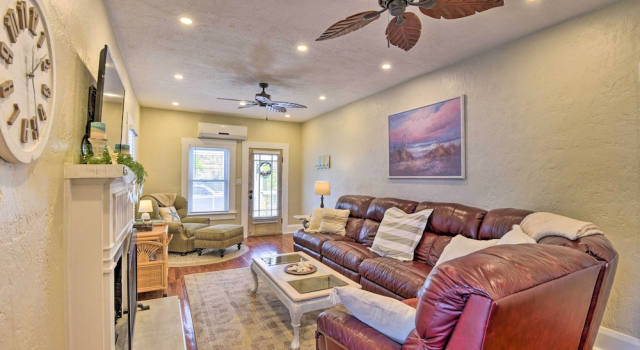 Bright Bradenton Retreat: 1 Mi to Downtown!