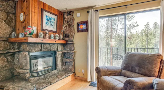 2 Mi to Winter Park Resort: Mtn-view Haven!