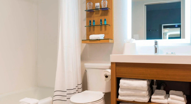 Четырёхместный номер Standard Sonesta Hotel Grand Rapids Airport