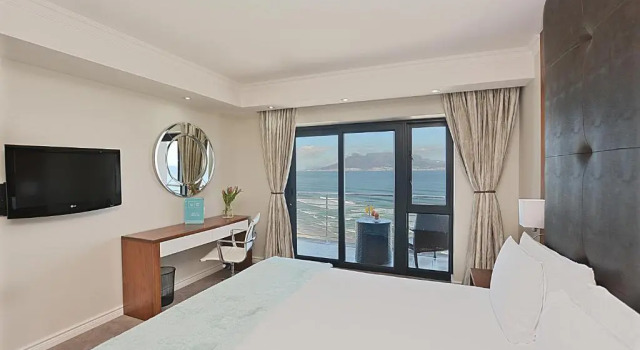 Номер Standard с балконом Blaauwberg Beach Hotel