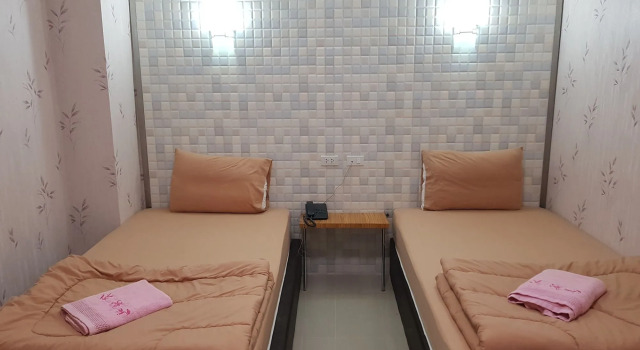 Veerakit Grand Hotel Udon Thani, Varaa Hotelli Hotellit North-Eastern Thailand pysäköinnillä, Pysäköinti