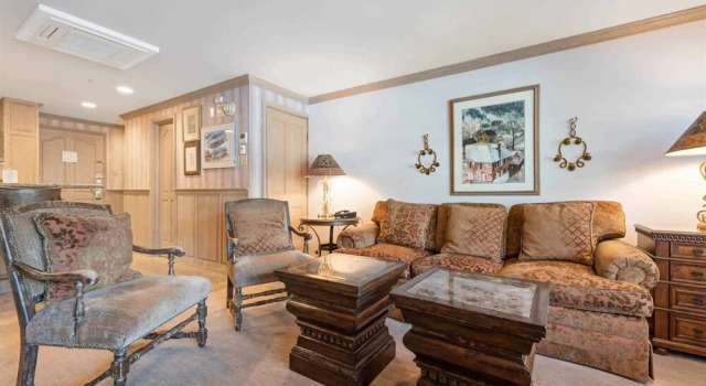 Cozy 2 Bedroom Slopeside Mountain Residence in Vail Village Just Steps From Gondola 1, Забронировать Отель Отели Вейл с завтраком, Завтраки