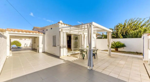 House Petitbon Empuriabrava, Забронировать Отель Эмпуриабрава Alt Empordà, рядом с Karting