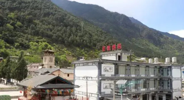 Shengjing Yiju, Prenota Hotel Hotel a Deqin con parcheggio, Parcheggio