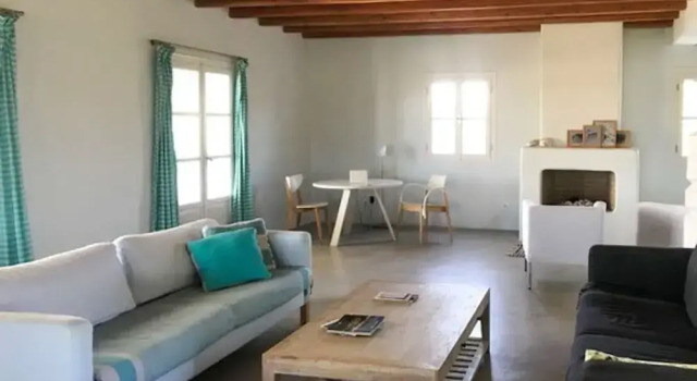 Glyfada CN Cheerful 5 Bedroom Home on the Beach