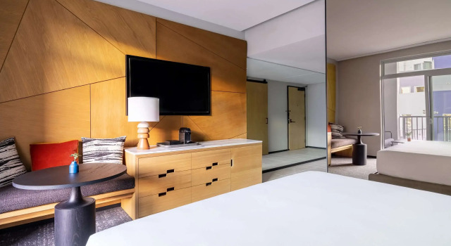 Двухместный номер с балконом The Shay, a Destination by Hyatt