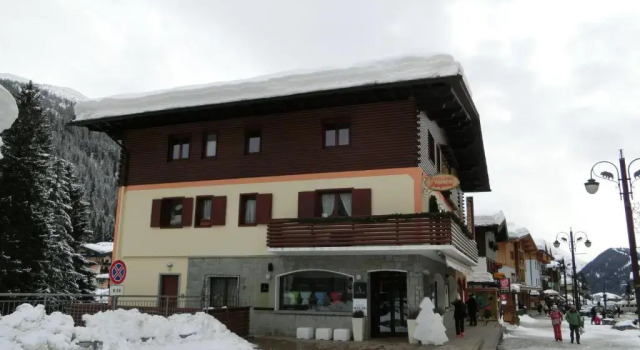 Alberti Casa Maturi, Забронировать Отель Пинцоло Мадонна-ди-Кампильо