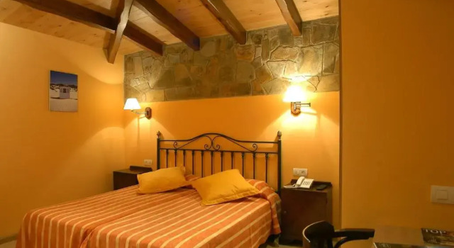 Hotel Ripoll, Забронировать Отель Сант-Илари-Сакальм Провинция Жирона