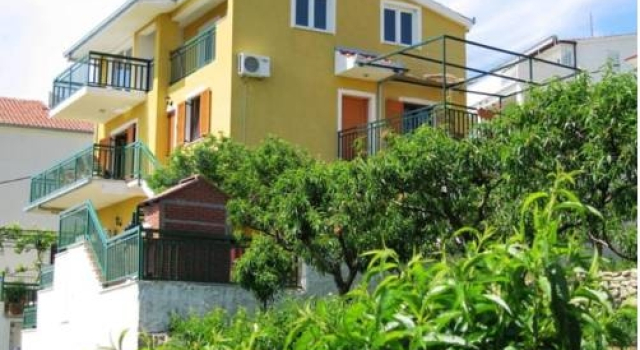 Apartmani Podstrana, Забронировать Отель Отели Подстраны с парковкой, рядом с Частный Пляж «Апартментс Лавица Бич Думичич», Парковка