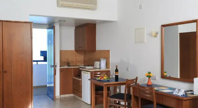 Двухместный номер Standard с балконом и с частичным видом на море Eleni Holiday Resort