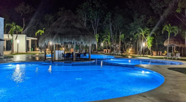 2-Bedroom Condo by the Jungle w/ Swimming pool, Prenota Hotel Hotel a Quintana Roo con piscina, Piscina