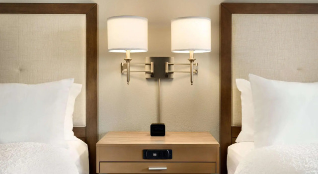 Четырёхместный номер Standard Hampton Inn & Suites Largo