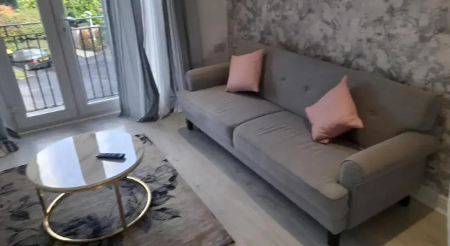 Shirley Fantastic Penthouse En-Suite Families and Contractors Occasional Bed Available, Book Hotel Solihull West Midlands