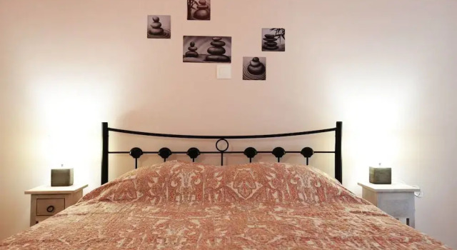 Pale Coloured Apt in Athens Historic Centre, Забронировать Отель Отели Афины 3 звезды, рядом с Улица Пейрайос, 131, 3*