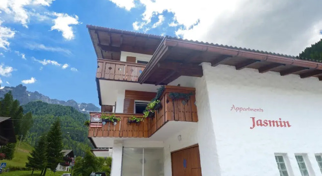 Apartment 4 Holiday - Jasmin, Забронировать Апартаменты/квартира Апартаменты Сельва-ди-Валь-Гардена, рядом с Бугельный подъёмник Ризачча 2 (нижняя станция), Апартаменты/квартира