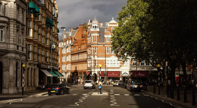 The Pavilion Road Suite Next to Sloane Square