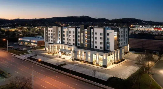 Четырёхместный люкс Fairfield by Marriott Inn & Suites Franklin Cool Springs