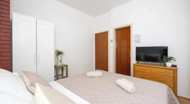 Double bed Room With Private Bathroom and Balcony, Забронировать Апартаменты/квартира Каштела Сплитско-Далматинская жупания
